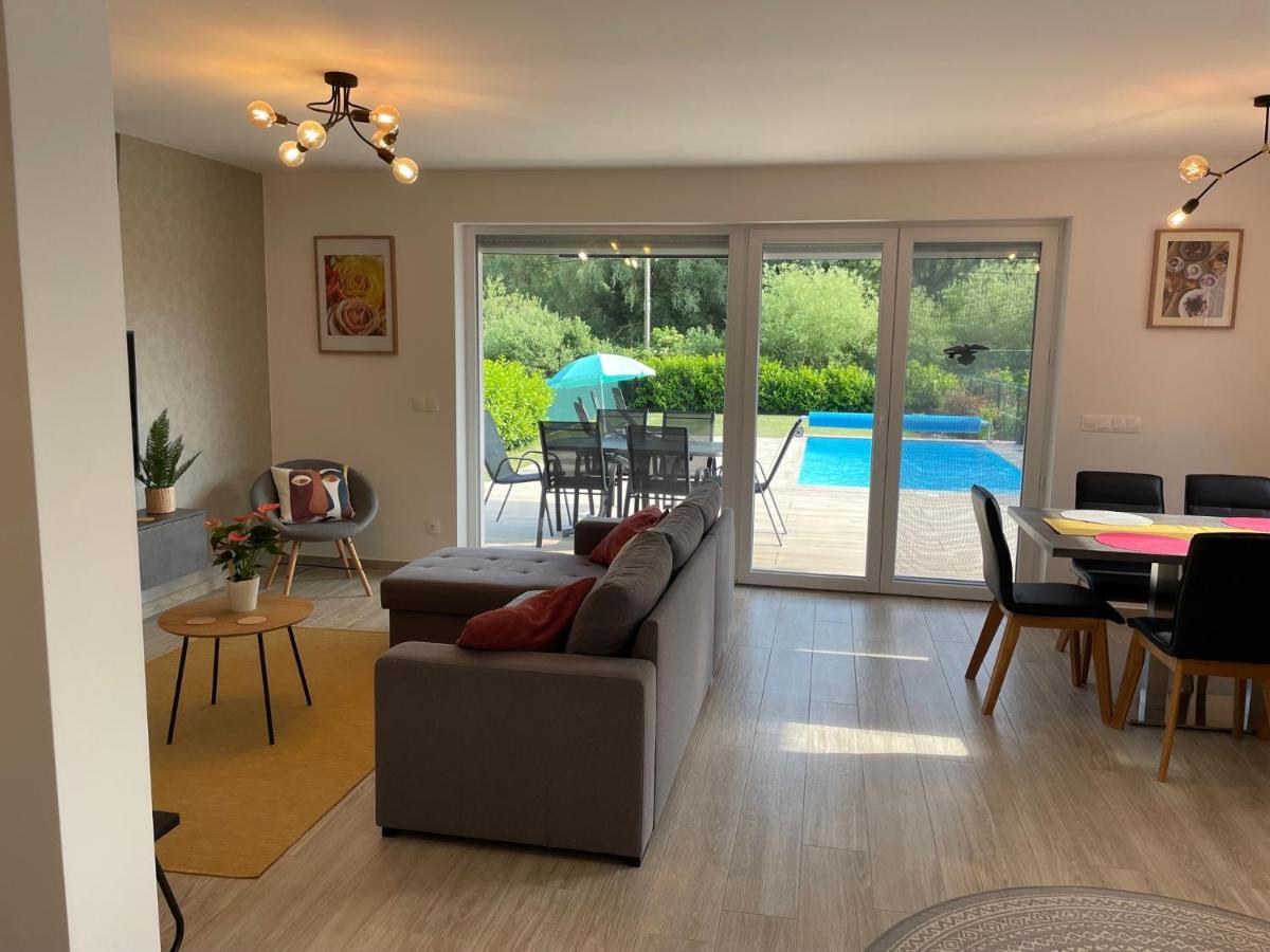 פוניארצוושהג' Royalhill Apartman מראה חיצוני תמונה