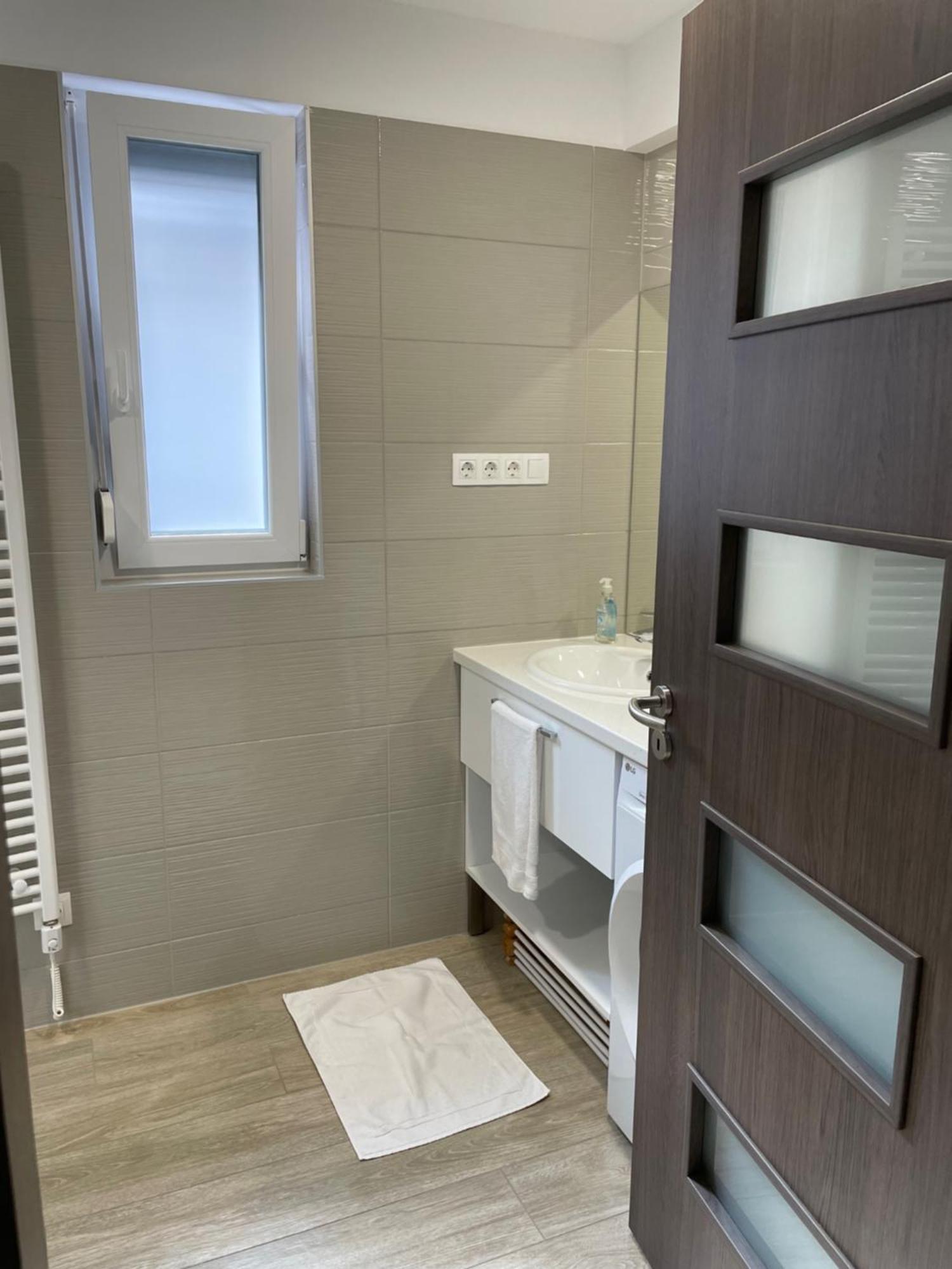 פוניארצוושהג' Royalhill Apartman מראה חיצוני תמונה